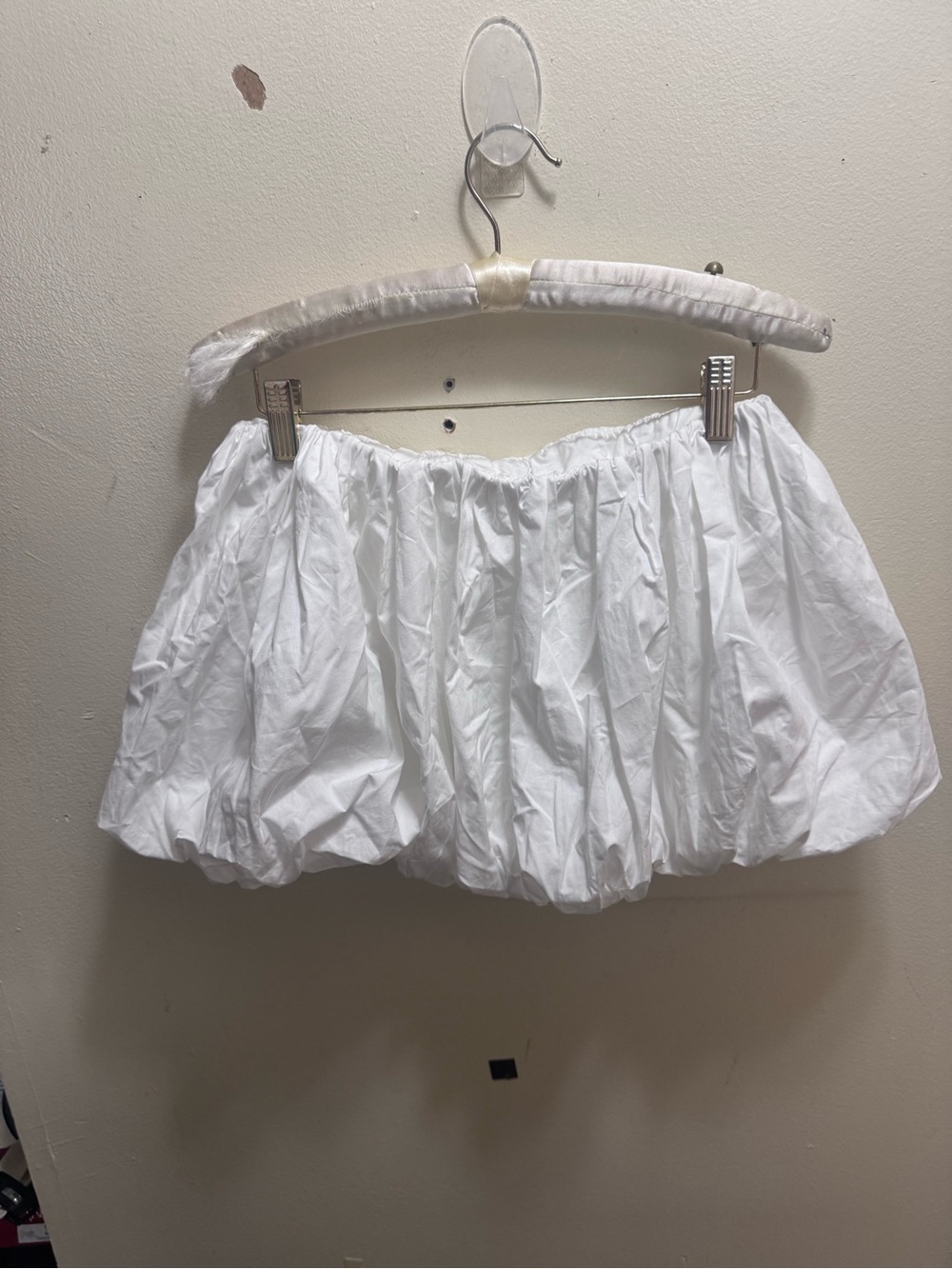 Forever 21 White Bubble Skater Skirt size medium